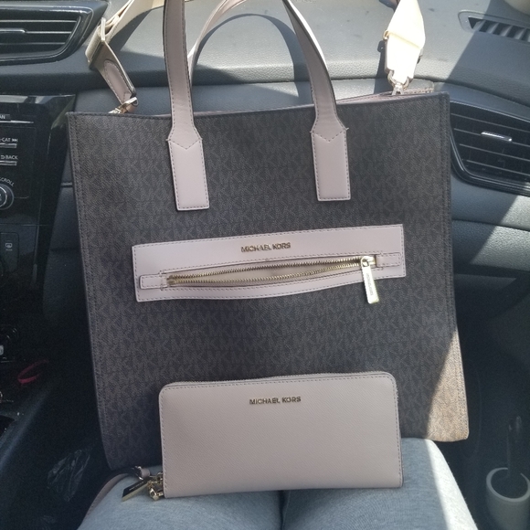 Michael Kors purse and wallet - Picture 2 of 5
